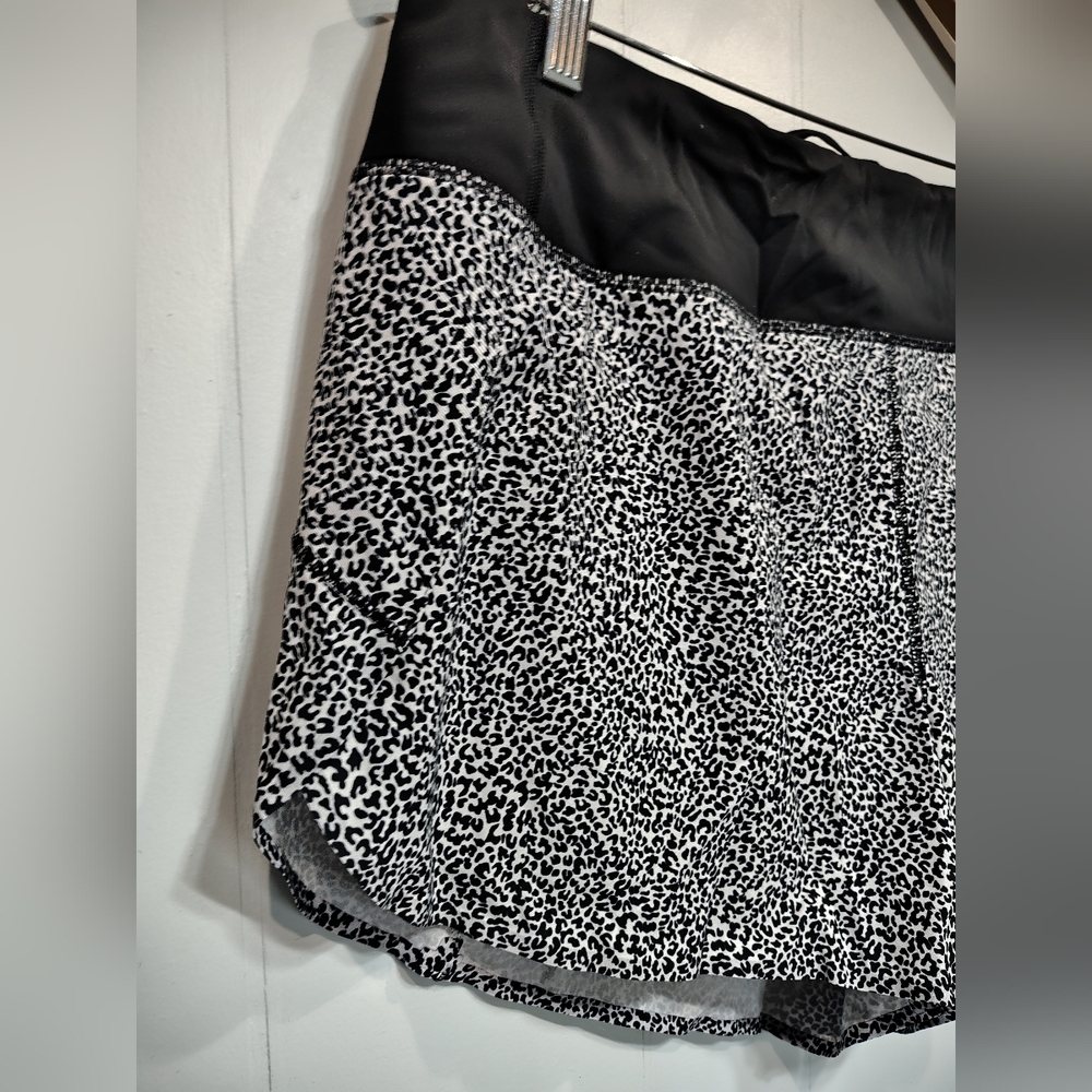 Athleta Stellar Flare Trouser Shorts L Black White Leopard Print‎ Running Gym - Picture 2 of 5